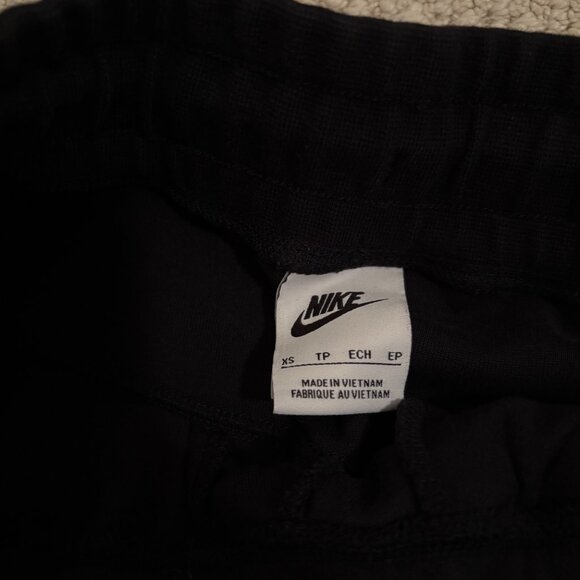 Bundle: Nike Joggers + Adidas Joggers + 2 Under Armour Shorts - Picture 8 of 13